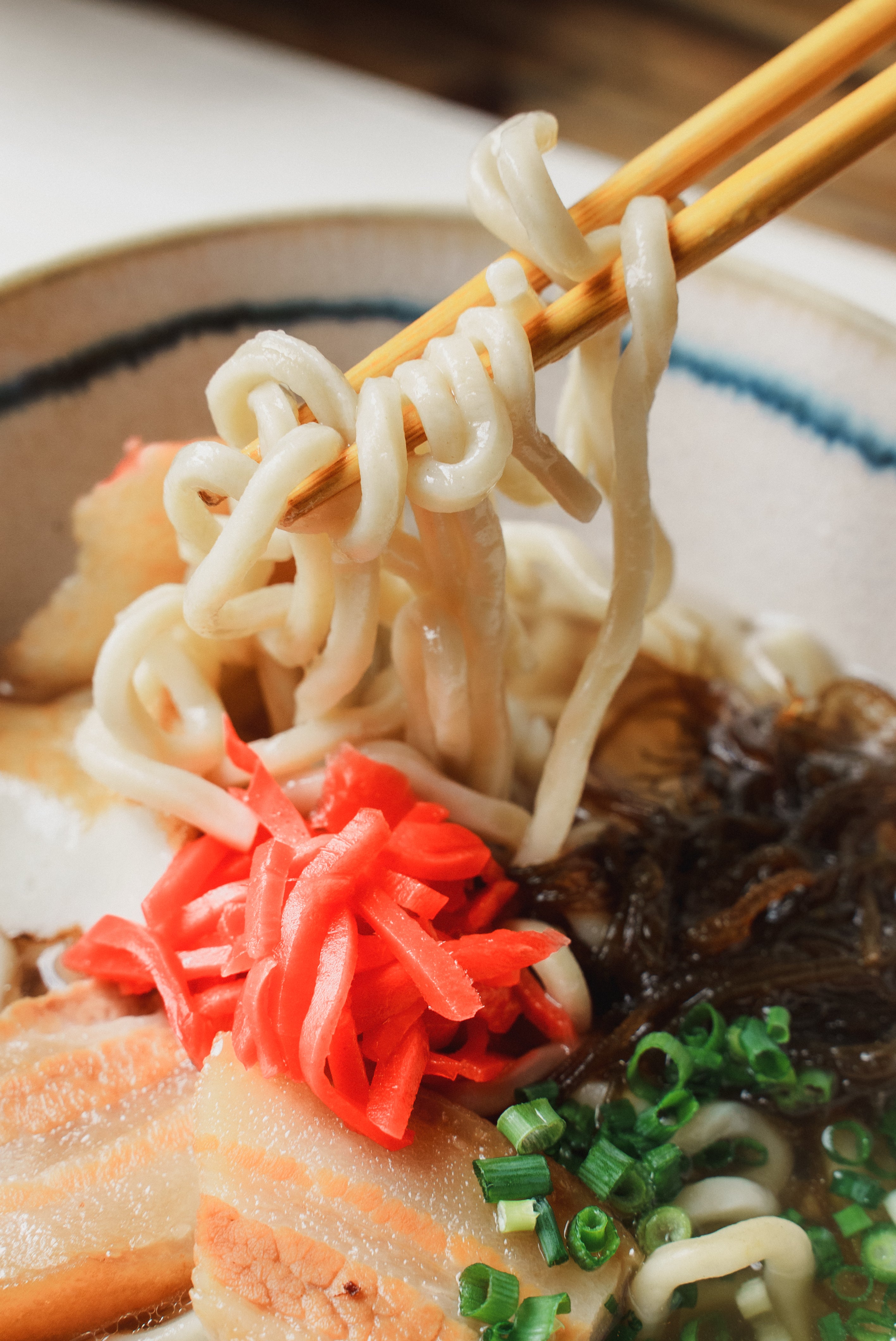 沖縄県産モズク入り三枚肉そば セット※2食1800円〜お選びください