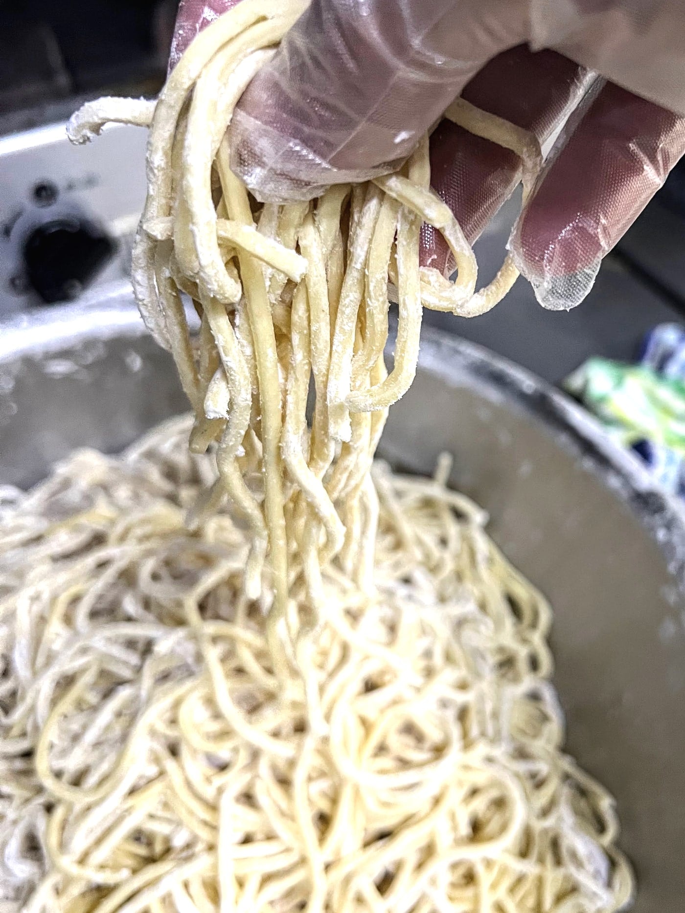 店で仕込む自家製麺